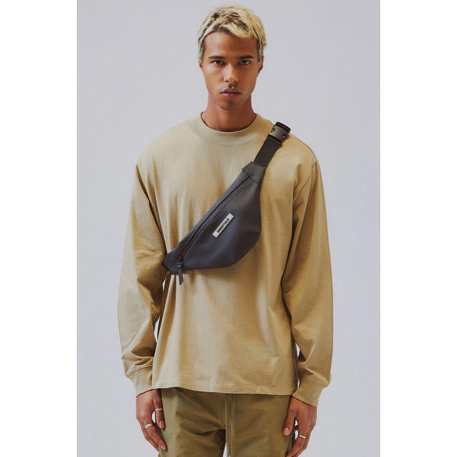 FEAR OF GOD(フィアオブゴッド)のFOG Essentials Waterproof Sling Bag メンズのバッグ(ボディーバッグ)の商品写真