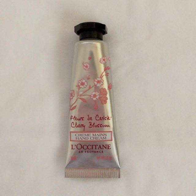 L'OCCITANE(ロクシタン)の新品未使用 ロクシタン ハンドクリーム チェリーブロッサム 10ml コスメ/美容のボディケア(ハンドクリーム)の商品写真