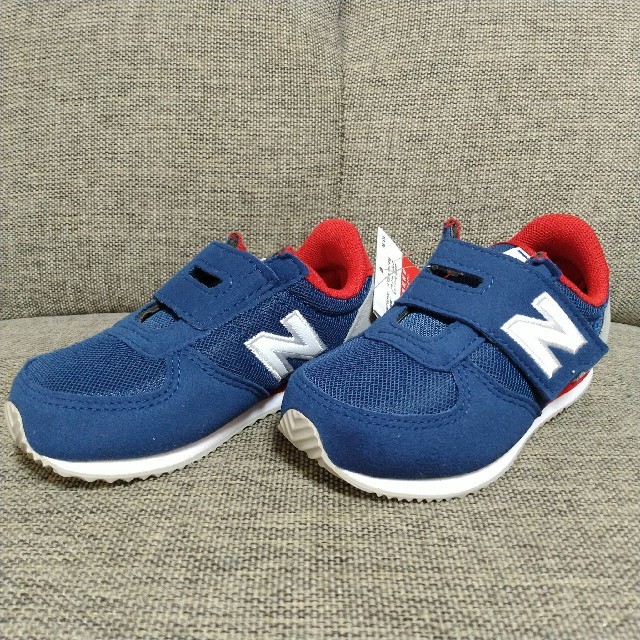 New Balance(ニューバランス)のニューバランス　スニーカー　13.5 　新品 キッズ/ベビー/マタニティのベビー靴/シューズ(~14cm)(スニーカー)の商品写真