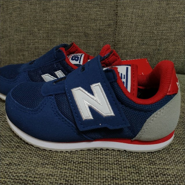 New Balance(ニューバランス)のニューバランス　スニーカー　13.5 　新品 キッズ/ベビー/マタニティのベビー靴/シューズ(~14cm)(スニーカー)の商品写真