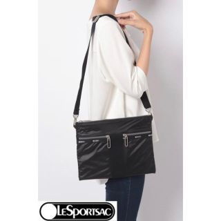 レスポートサック(LeSportsac)の美品！レスポートサック　エッセンシャル　ショルダーバッグ　黒　TRUEBLACK(ショルダーバッグ)