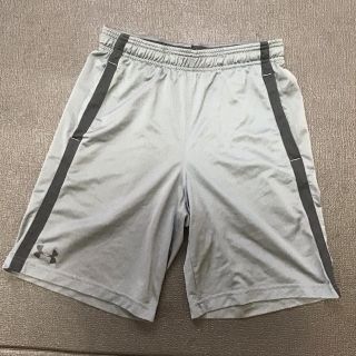 アンダーアーマー(UNDER ARMOUR)のアンダーアーマー ハーフパンツ Mサイズ（US）グレー(ショートパンツ)