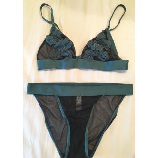 ヴィクトリアズシークレット(Victoria's Secret)のブラジャー ショーツ セット シースルー 黒 新品(ブラ&ショーツセット)