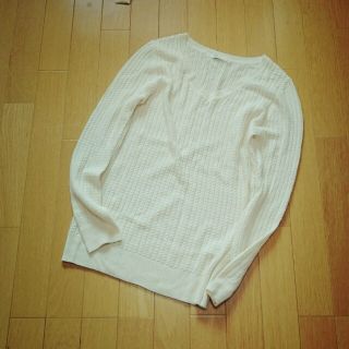 アズールバイマウジー(AZUL by moussy)の美品★Ｖネックケーブルニット(ニット/セーター)