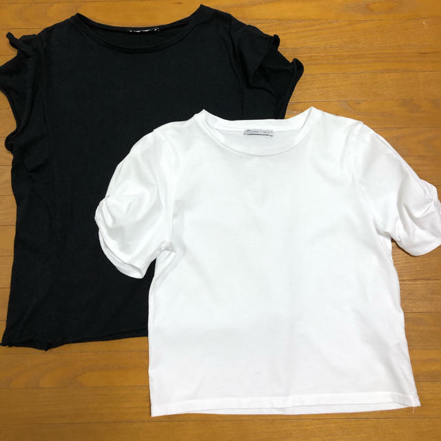 ZARA(ザラ)のZARA Tシャツ カットソー　2枚　Sサイズ メンズのトップス(Tシャツ/カットソー(半袖/袖なし))の商品写真