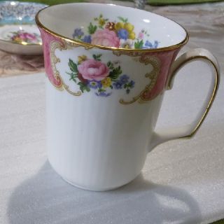 ロイヤルアルバート(ROYAL ALBERT)のロイヤルアルバート レディーカーライルマグカップ(食器)