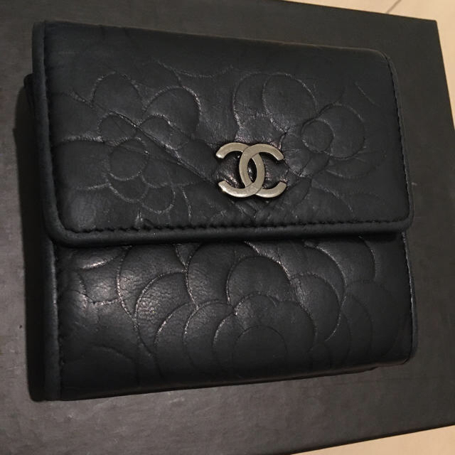 CHANEL(シャネル)のCHANEL カメリア　Wフラップ　三つ折り財布 レディースのファッション小物(財布)の商品写真