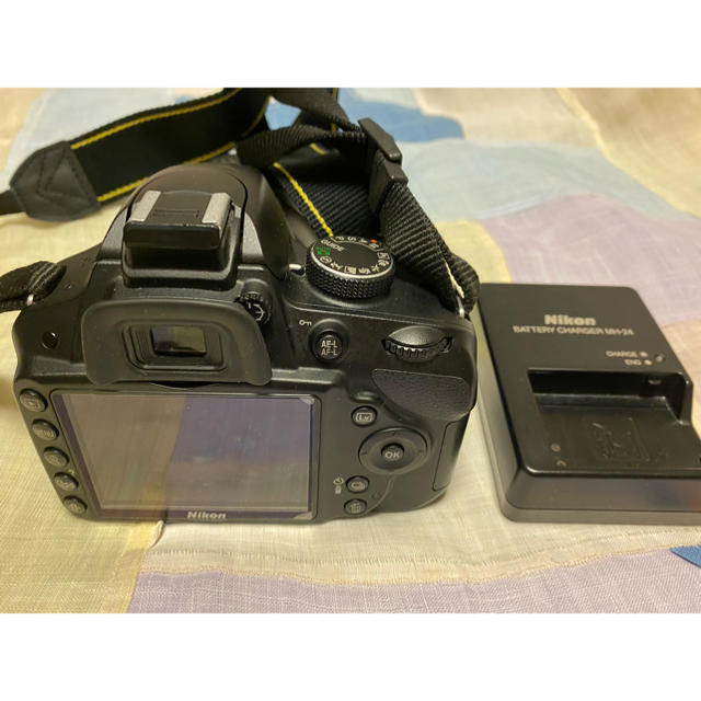 Nikon デジタル一眼レフカメラ　（充電器付き） 1