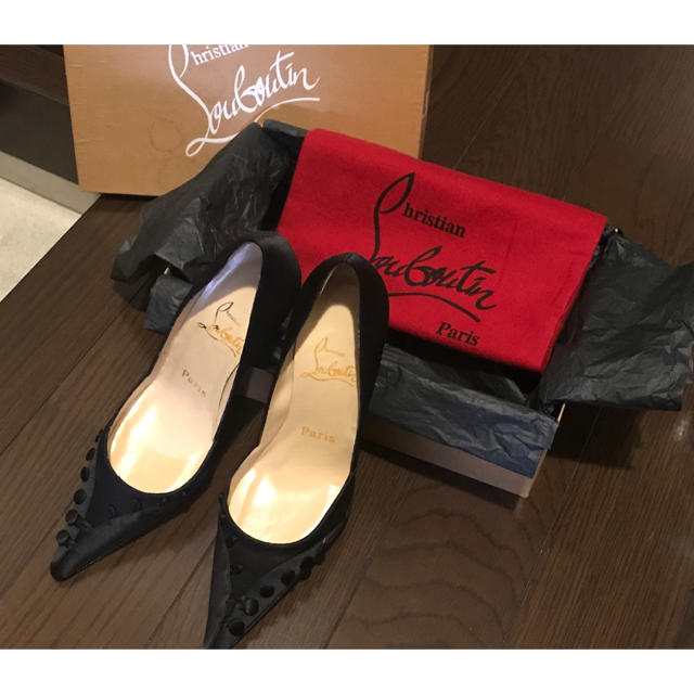 Christian Louboutin(クリスチャンルブタン)のお値下げ中★クリスチャン ルブタン☆サテン パンプス ヒール レディースの靴/シューズ(ハイヒール/パンプス)の商品写真