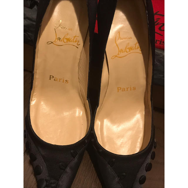 Christian Louboutin(クリスチャンルブタン)のお値下げ中★クリスチャン ルブタン☆サテン パンプス ヒール レディースの靴/シューズ(ハイヒール/パンプス)の商品写真