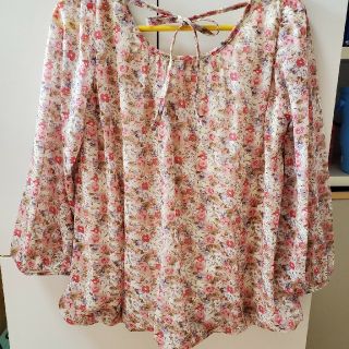 エニィファム(anyFAM)の美品🌼anyFAM花柄七分袖ブラウス(シャツ/ブラウス(長袖/七分))