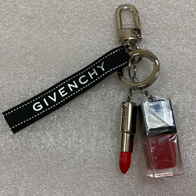 GIVENCHY(ジバンシィ)の未使用！！ジバンシィ　キーホルダー レディースのファッション小物(キーホルダー)の商品写真