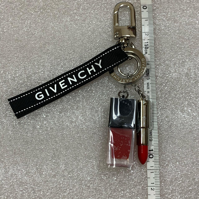 GIVENCHY(ジバンシィ)の未使用！！ジバンシィ　キーホルダー レディースのファッション小物(キーホルダー)の商品写真