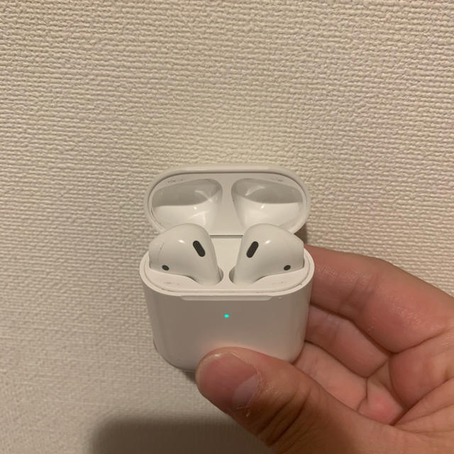 Apple(アップル)のairpods with wireless charging case エアポッ スマホ/家電/カメラのオーディオ機器(ヘッドフォン/イヤフォン)の商品写真