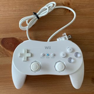 ウィー(Wii)のWii コントローラPRO white☆美品(その他)