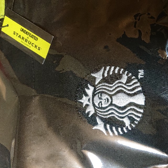 Starbucks Coffee(スターバックスコーヒー)の新品未開封品 UNDEFEATED × STARBUCKS エプロン 送料込み インテリア/住まい/日用品のインテリア/住まい/日用品 その他(その他)の商品写真