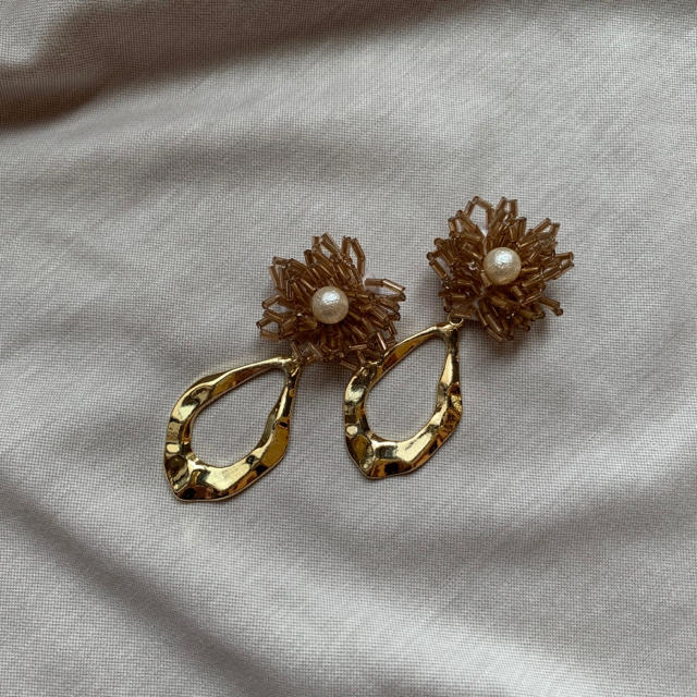 ハンドメイド 大ぶり ビーズ刺繍 花 ブラウン ゴールドメタルフープ イヤリングの通販 By Mo ラクマ ハンドメイド 大ぶり ビーズ刺繍 花 ブラウン ゴールドメタルフープ イヤリングの通販 By Mo ラクマ