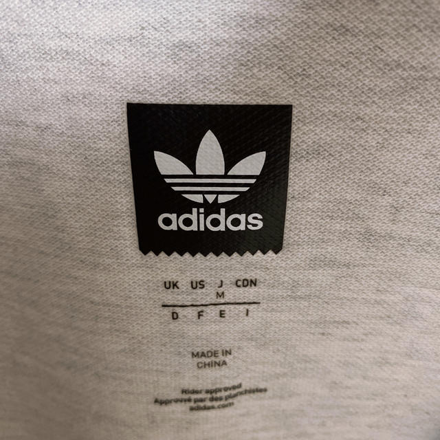 adidas(アディダス)の【オススメ‼︎】アディダス◎ヘンリーネック トレフォイルロゴ Tシャツ メンズのトップス(Tシャツ/カットソー(半袖/袖なし))の商品写真