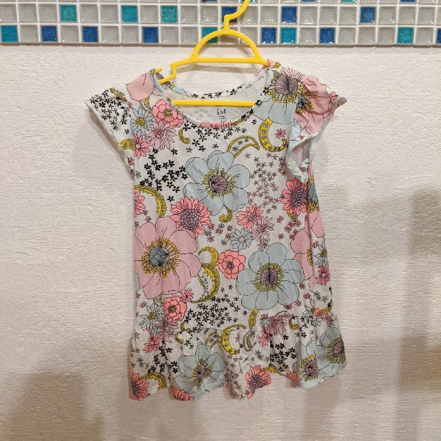 babyGAP(ベビーギャップ)のGAP花柄チュニックサイズ110 キッズ/ベビー/マタニティのキッズ服女の子用(90cm~)(ワンピース)の商品写真