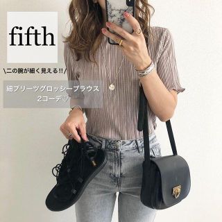 フィフス(fifth)のfifth 細プリーツグロッシーブラウス お値下げ中(カットソー(半袖/袖なし))