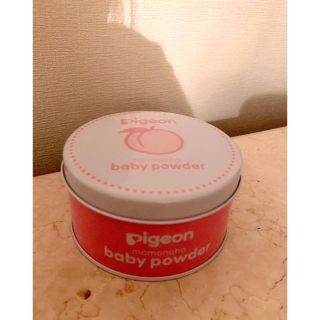 ピジョン(Pigeon)のpigeon  桃の葉エキス入りベビーパウダー（パフ付）(ベビーローション)