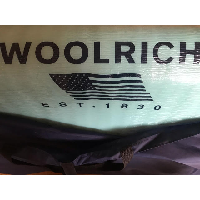 WOOLRICH(ウールリッチ)のウールリッチ　テント　敷物　保温　アルミ　4〜5人用　大判 スポーツ/アウトドアのアウトドア(ライト/ランタン)の商品写真