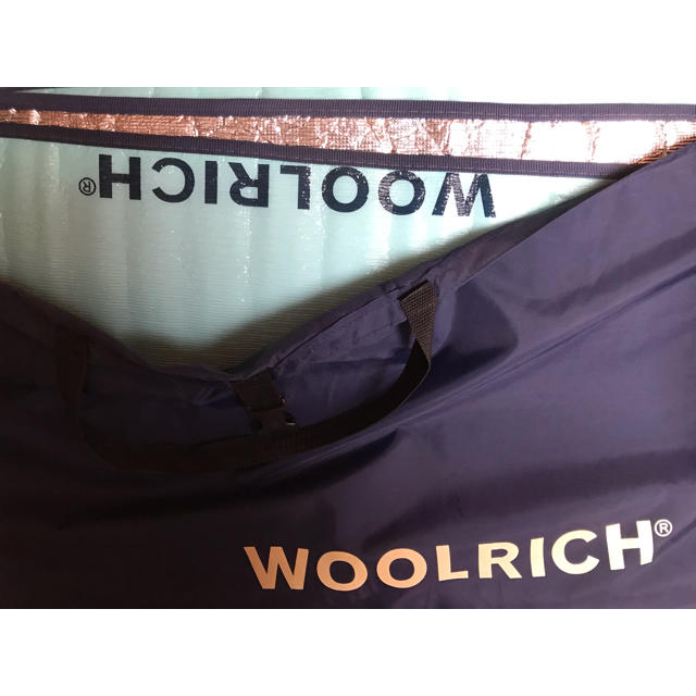 WOOLRICH(ウールリッチ)のウールリッチ　テント　敷物　保温　アルミ　4〜5人用　大判 スポーツ/アウトドアのアウトドア(ライト/ランタン)の商品写真