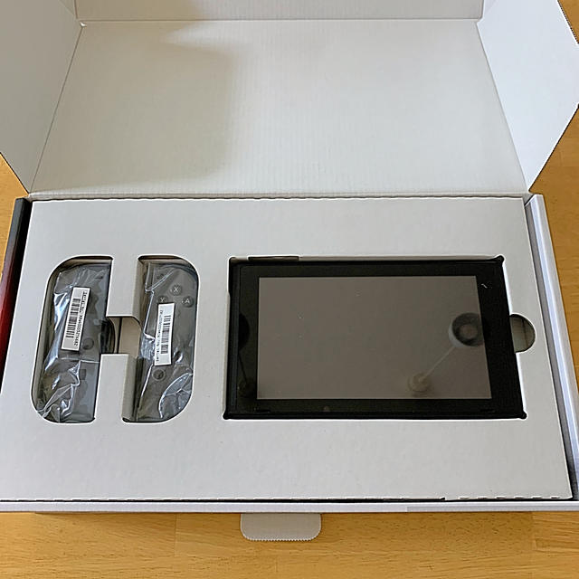 Nintendo Switch JOY-CON グレー 本体 エンタメ/ホビーのゲームソフト/ゲーム機本体(家庭用ゲーム機本体)の商品写真