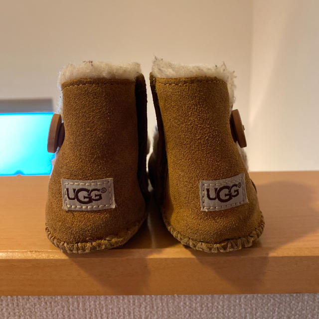 UGG(アグ)のアグ　ムートンブーツ キッズ/ベビー/マタニティのベビー靴/シューズ(~14cm)(ブーツ)の商品写真