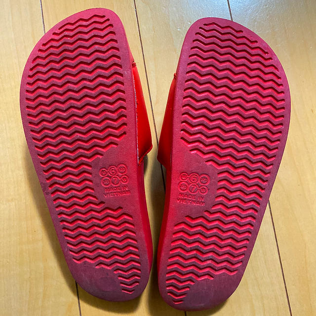 Reebok(リーボック)のreebok べナッシ　サンダル　赤　24センチ メンズの靴/シューズ(サンダル)の商品写真