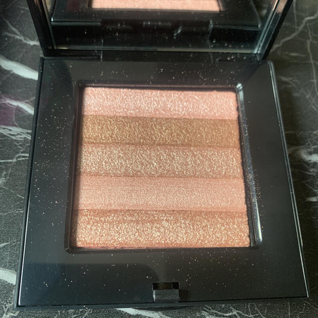 BOBBI BROWN(ボビイブラウン)のbobbi brown shimmer brick compact コスメ/美容のベースメイク/化粧品(フェイスカラー)の商品写真