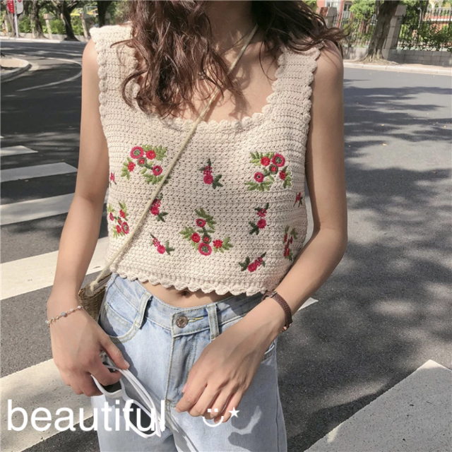 ZARA(ザラ)の☆韓国ヴィンテージ 花柄刺繍 ニット ビスチェ 夏 zara☆ 最終値下げ!! レディースのトップス(キャミソール)の商品写真