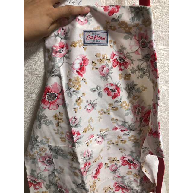 Cath Kidston(キャスキッドソン)の専用！本日限りのお値下げ！キャスキッドソン　エプロン キッズ/ベビー/マタニティの授乳/お食事用品(お食事エプロン)の商品写真