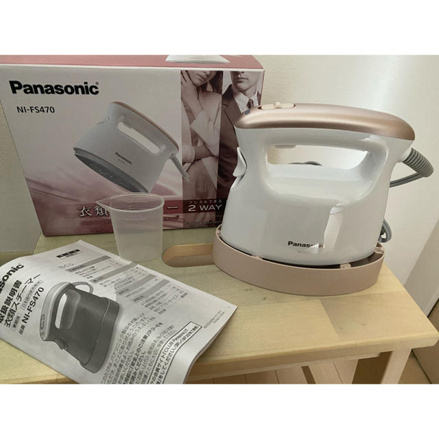 Panasonic(パナソニック)のPanasonic 衣類スチーマー NI-FS470 ピンクゴールド スマホ/家電/カメラの生活家電(アイロン)の商品写真
