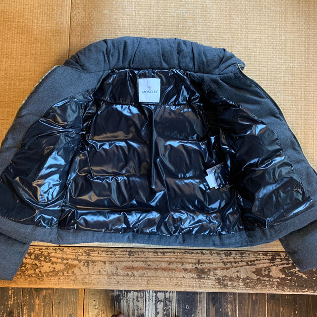 MONCLER(モンクレール)のMONCLER レディースのジャケット/アウター(ダウンジャケット)の商品写真