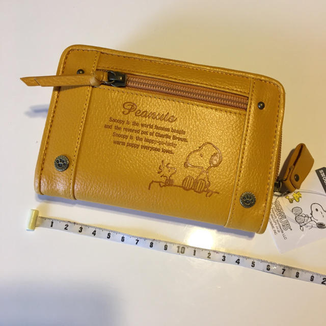 SNOOPY(スヌーピー)のスヌーピー 折り畳み財布　新品！ レディースのファッション小物(財布)の商品写真