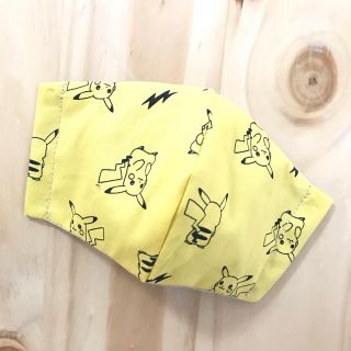 ユニクロ(UNIQLO)の(no.203)UNIQLO エアリズムマスクカバー　ピカチュウインナーマスク(防災関連グッズ)