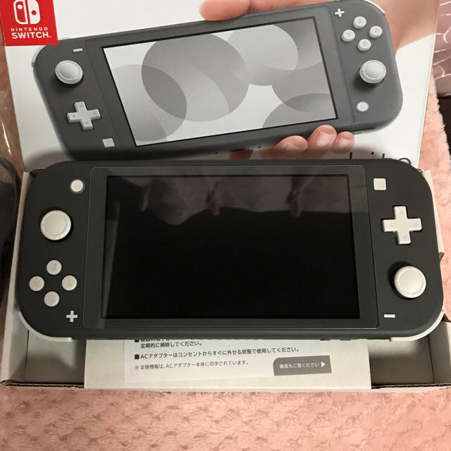 ニンテンドースイッチライトグレー　短期使用美品おまけ付き