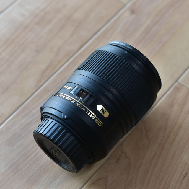 Nikon(ニコン)のNikon 60mm f2.8g スマホ/家電/カメラのカメラ(レンズ(単焦点))の商品写真