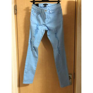 フォーエバートゥエンティーワン(FOREVER 21)のフォーエバー21  カラー　パンツ　ダメージ　ブルー　26 29　水色　新品(デニム/ジーンズ)