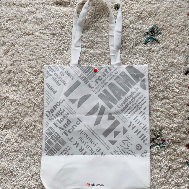 lululemon(ルルレモン)の新品✨lululemonショップ袋 スポーツ/アウトドアのトレーニング/エクササイズ(ヨガ)の商品写真