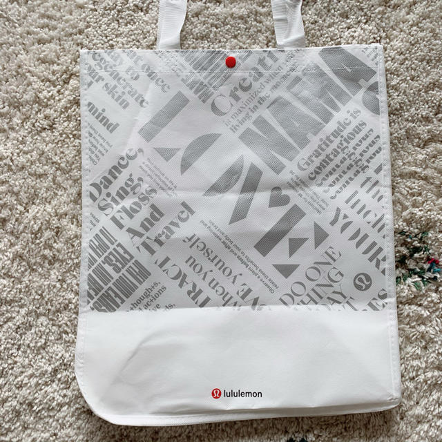 lululemon(ルルレモン)の新品✨lululemonショップ袋 スポーツ/アウトドアのトレーニング/エクササイズ(ヨガ)の商品写真