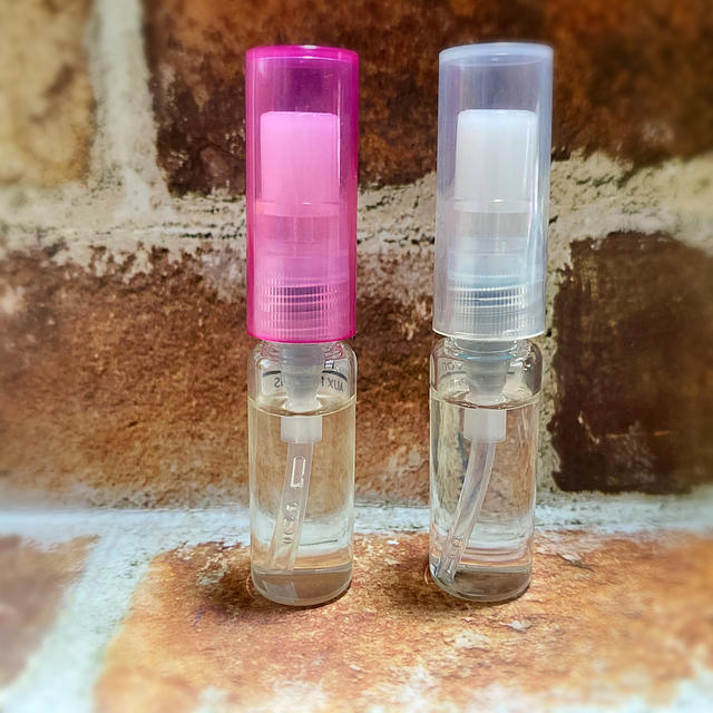 AUX PARADIS(オゥパラディ)のオゥパラディ❤️オードパルファム ザボン ・フルール お試し３ml コスメ/美容の香水(香水(女性用))の商品写真