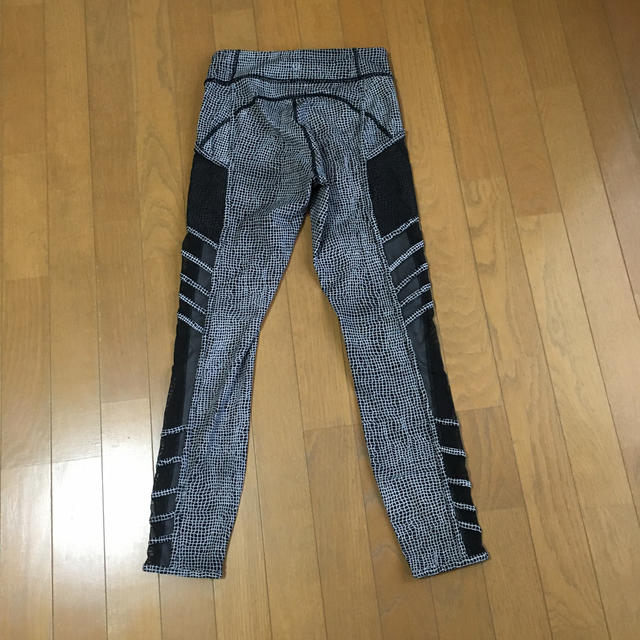 lululemon(ルルレモン)のルルレモン　レギンス　サイズ6 レディースのレッグウェア(レギンス/スパッツ)の商品写真