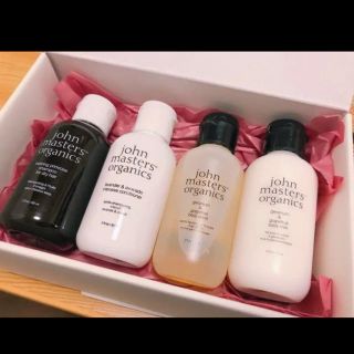 ジョンマスターオーガニック(John Masters Organics)の【新品未使用！プレゼント用箱付/ヘアボディケアセット】ジョンマスターオーガニック(シャンプー/コンディショナーセット)