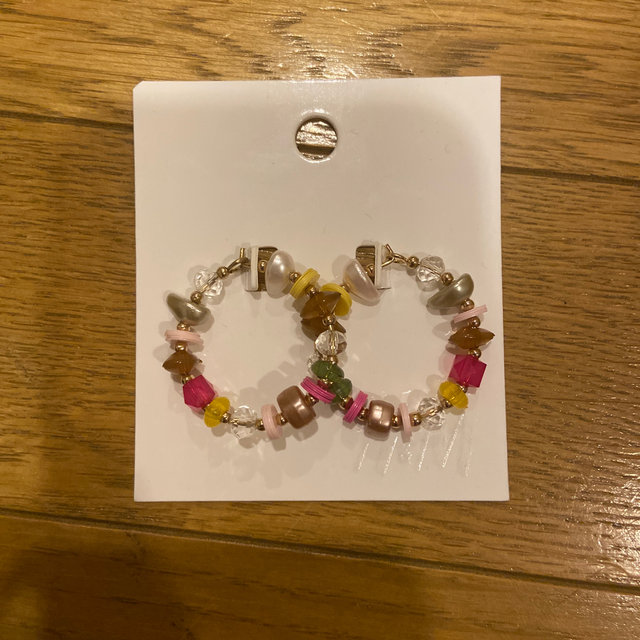 H&M(エイチアンドエム)のH&M ピアス　フープピアス　ビーズ　アクセサリー レディースのアクセサリー(ピアス)の商品写真