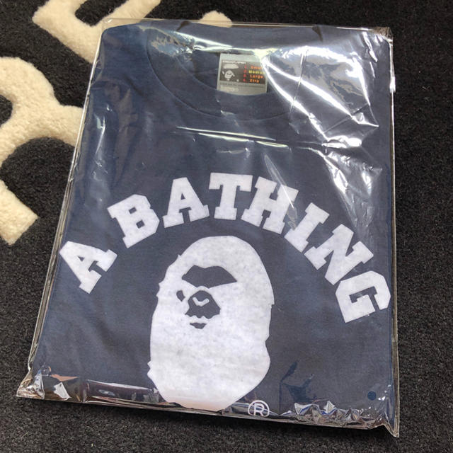 A BATHING APE(アベイシングエイプ)の★A BATHING APE ロゴTee Mサイズ ネイビー bape マイロ★ メンズのトップス(Tシャツ/カットソー(半袖/袖なし))の商品写真