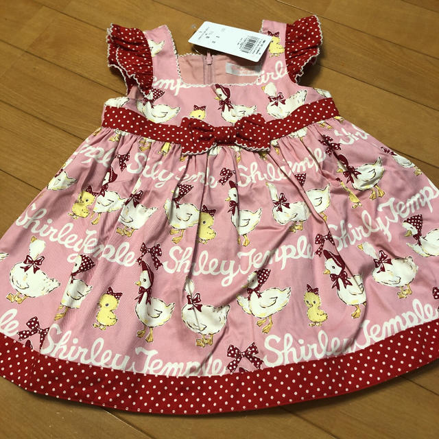 Shirley Temple(シャーリーテンプル)の新品　今期　あひるワンピース　90 キッズ/ベビー/マタニティのキッズ服女の子用(90cm~)(ワンピース)の商品写真