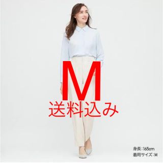 ユニクロ(UNIQLO)のドレープリラックステーパードアンクルパンツ　ナチュラル　M(クロップドパンツ)