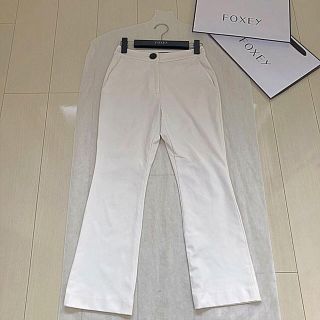 フォクシー(FOXEY)のFOXEY NY ホワイト　ストレッチ　パンツ(カジュアルパンツ)